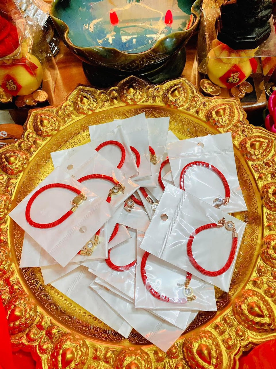 Vòng chỉ đỏ kim vàng