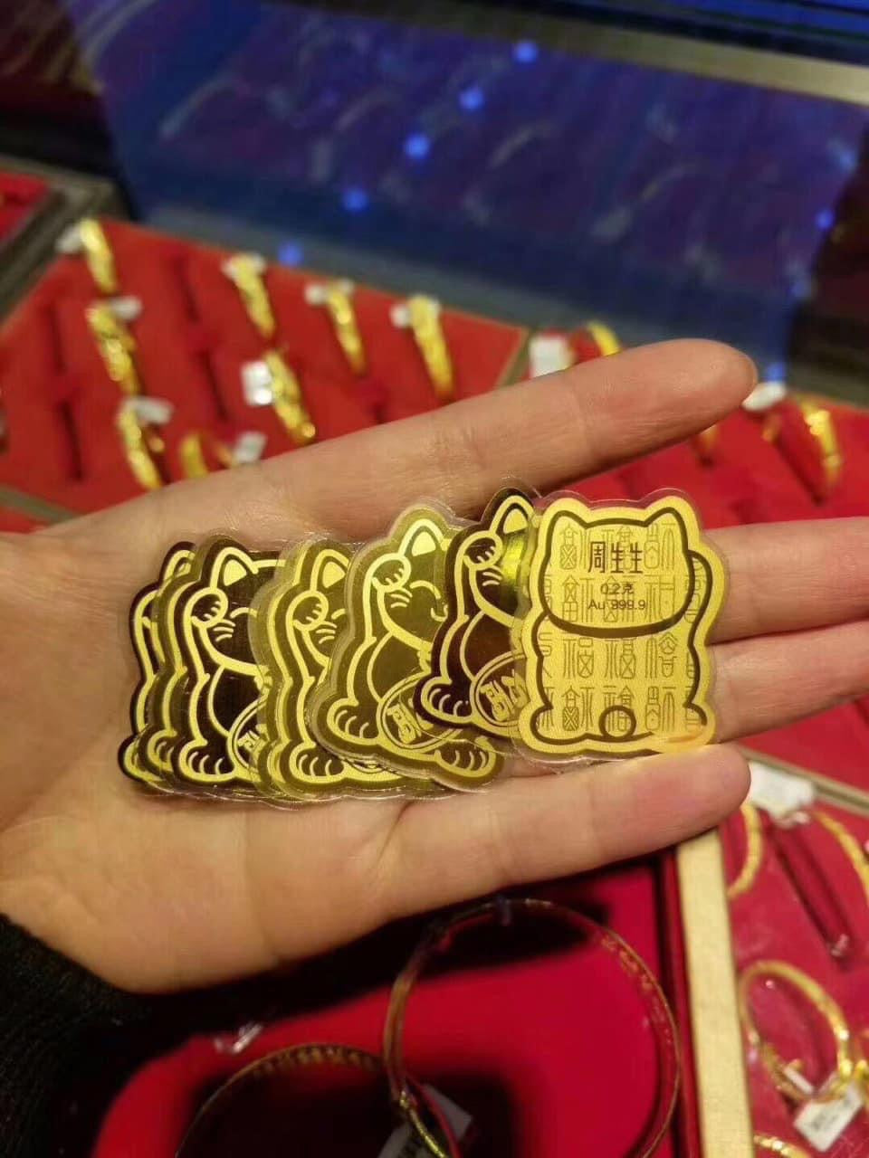 Mèo Thần Tài Mạ Vàng
