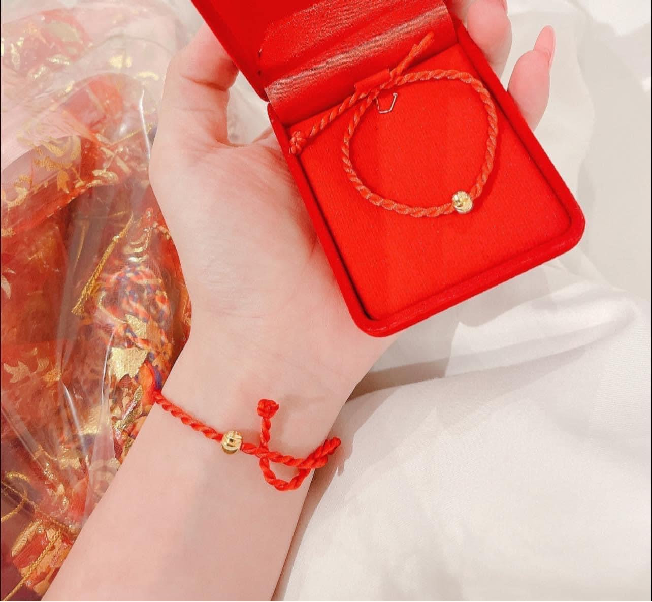 Dây Chỉ Đỏ